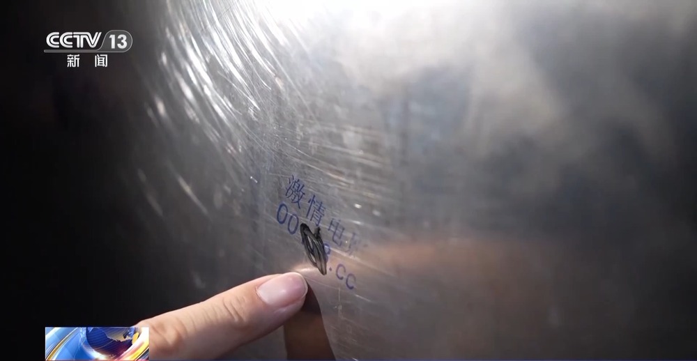 母亲的汗液 她为工作或家庭奔波后