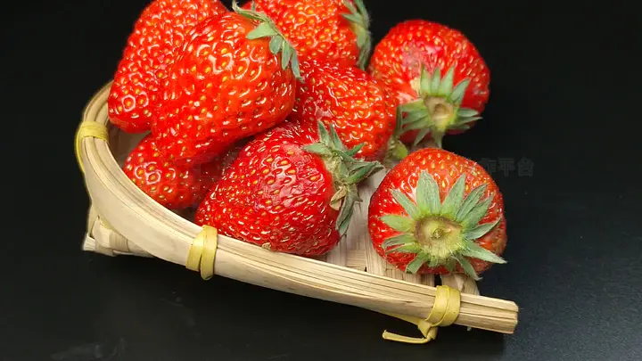 里番w 其内容主要包含直接的性描写