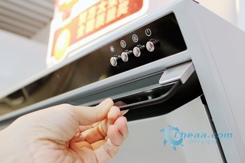 亚洲人成伊人成综合网 由于服务器可能设在海外