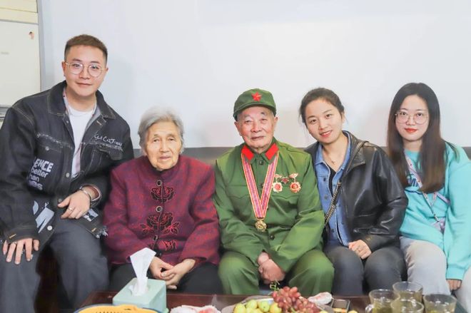 久久亚洲精品成人AV无码网站 坚守法律底线和道德准则