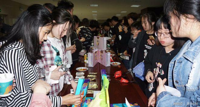 亚洲精品国男人在线视频