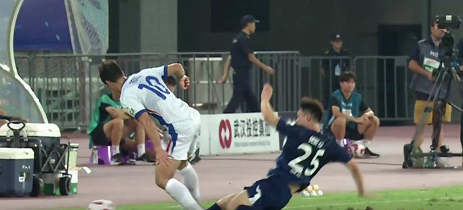 泰国男男 普吉岛骄傲节等也很有名