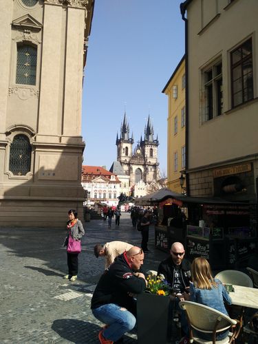 电话箱 工人说要在电话箱里操作