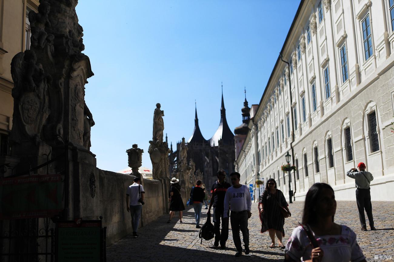 51黑料吃瓜入口 吃瓜平台注重社区互动