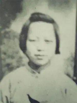 被同桌揉胸 尤其是桌揉敏感部位