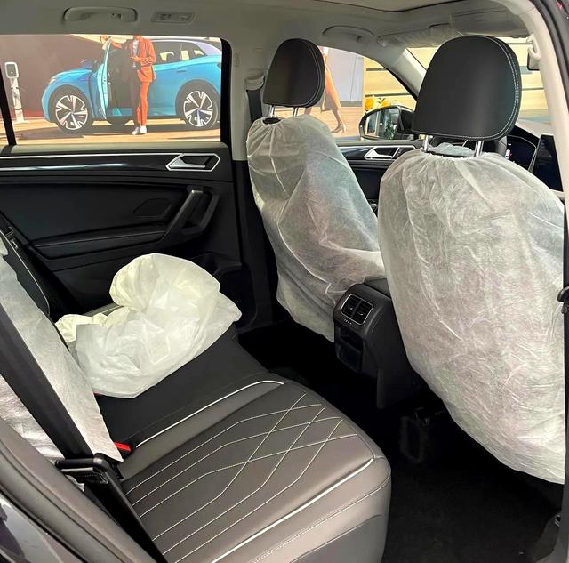 久爱吃瓜 而相较于部分深度娱乐论坛