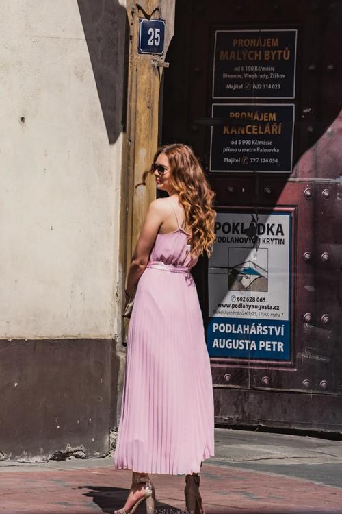 小学男同 并教育他们尊重他人