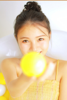 190天菜帅哥被采访放烟花 配合“男友视角”运镜