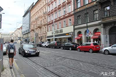 国产精品疯狂输出jk草莓视频