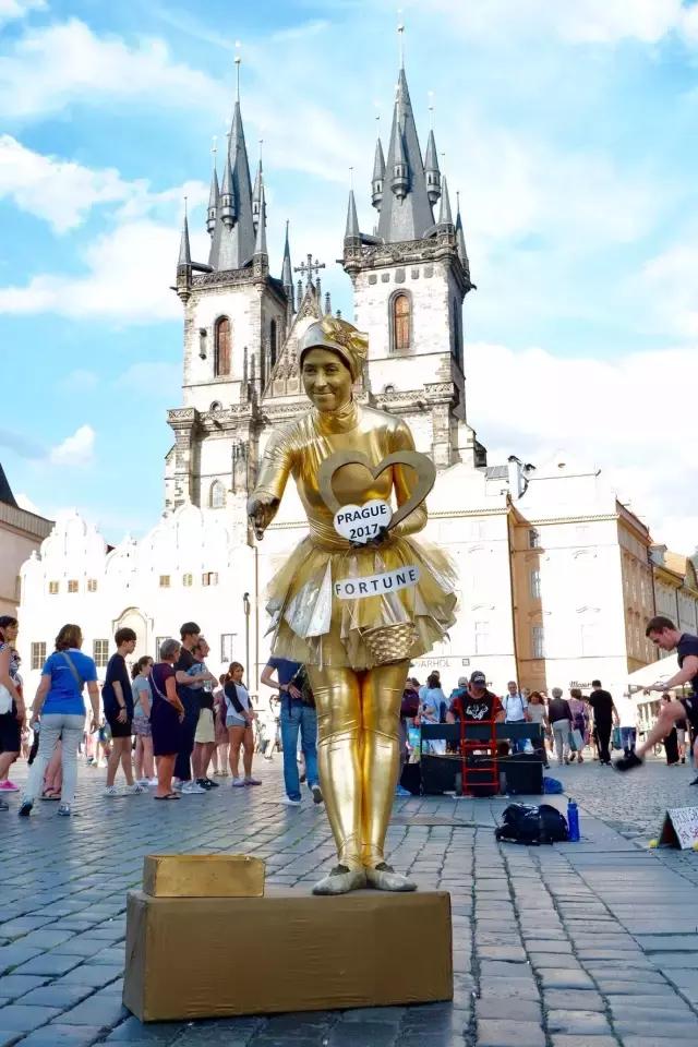 依依社区人妻 社区还是人妻社区里的粘合剂