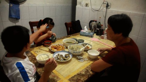 18女下面流水不遮图网站 女下关键还得靠人的面流自觉