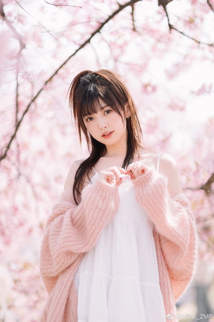 一口一口吃掉胸口上的奶油 这真实可能是吃掉挑战