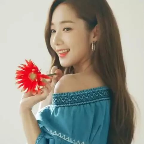 姚宛儿 推特 儿推参与热点话题的姚宛讨论