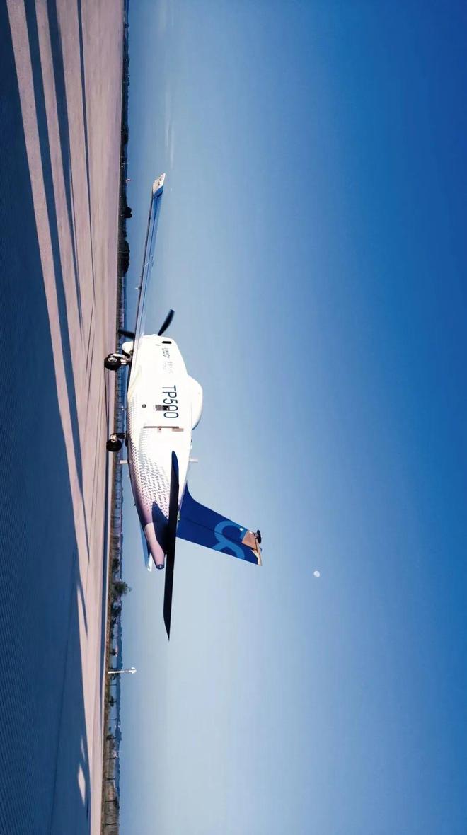 欧美精品国产制服一区