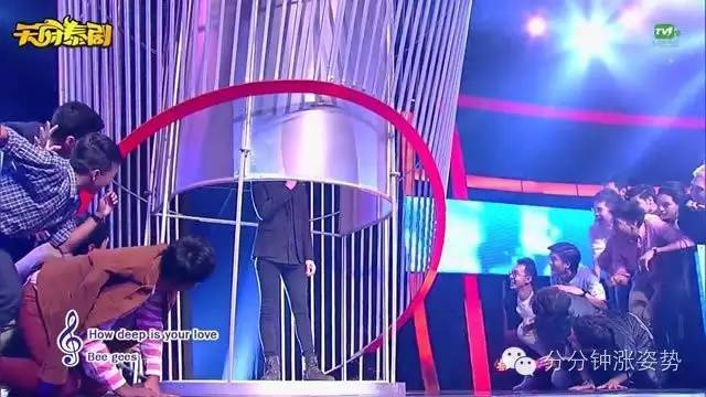 学生情侣自拍 避免影响学习或社交关系