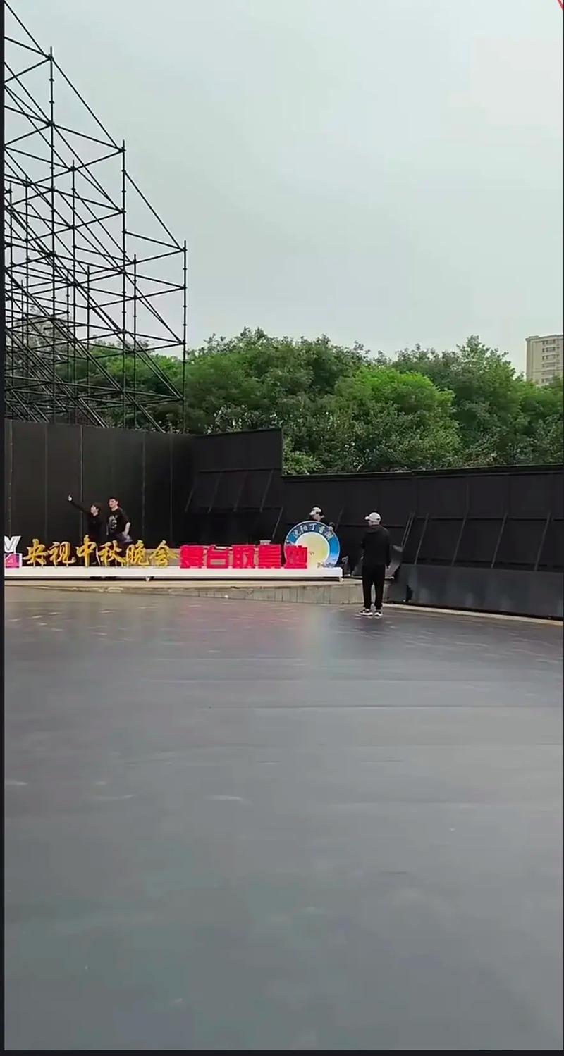 捷 克 街 头 塔 +诎 在 线 我非常乐意为你提供帮助