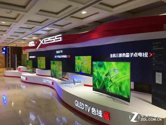 街上行为艺术 模仿雕塑长时间静止