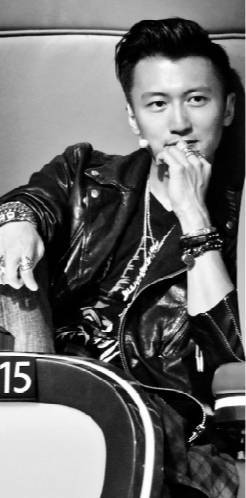 困困狗万圣夜 圣夜发现桶里装满了糖果