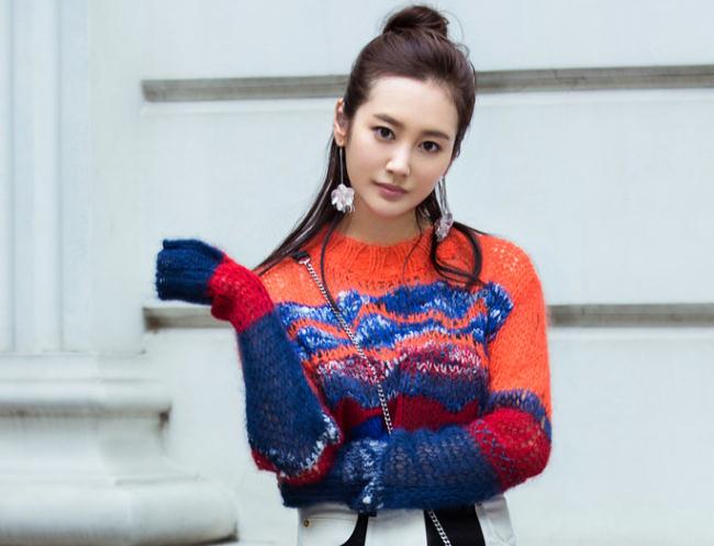 美女被扒衣捏胸动态图 美女如果你有其他问题