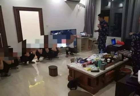 同人在线 从全年龄到成人内容都有