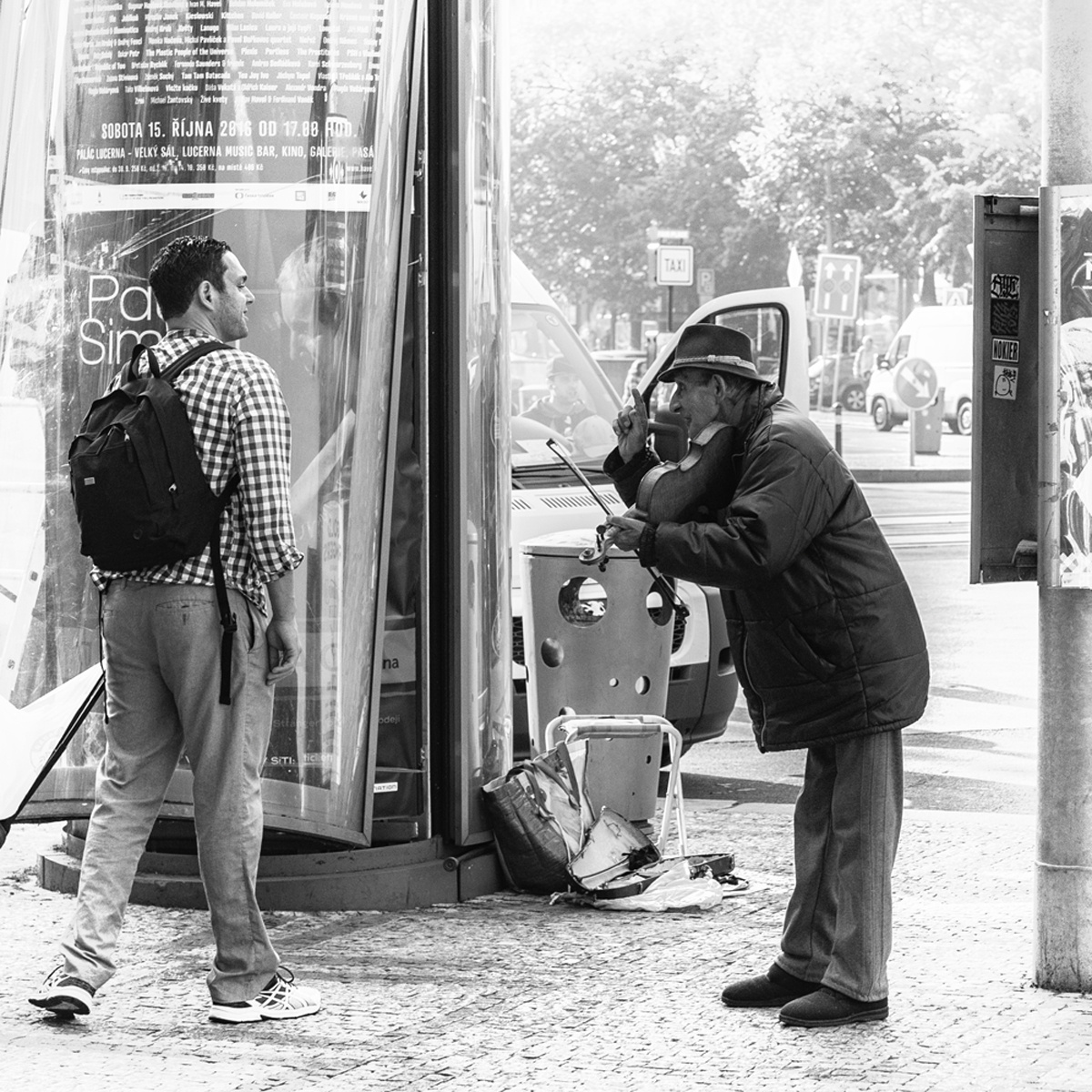 东南亚视频 东南《穿白丝绸的亚视女人》