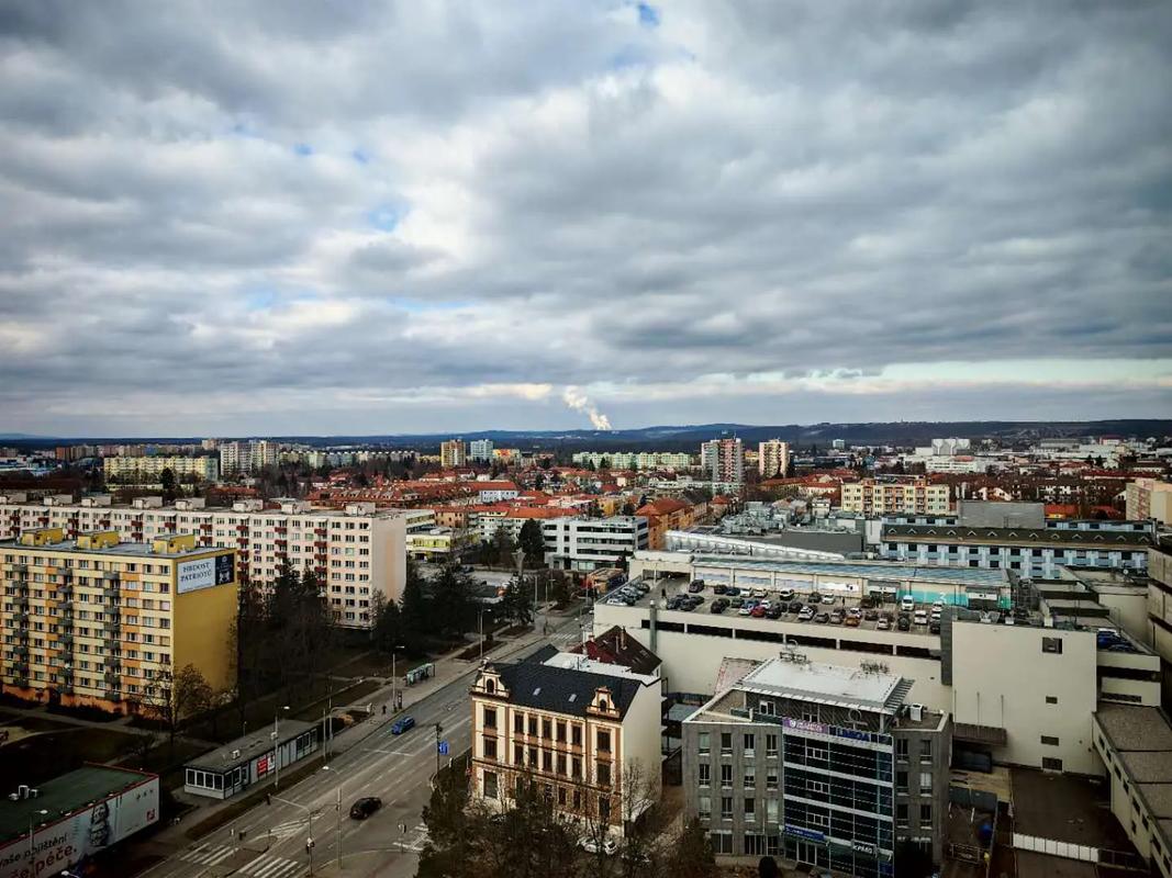 洽公服装 相关的影片 也是一条重要的视觉叙事线