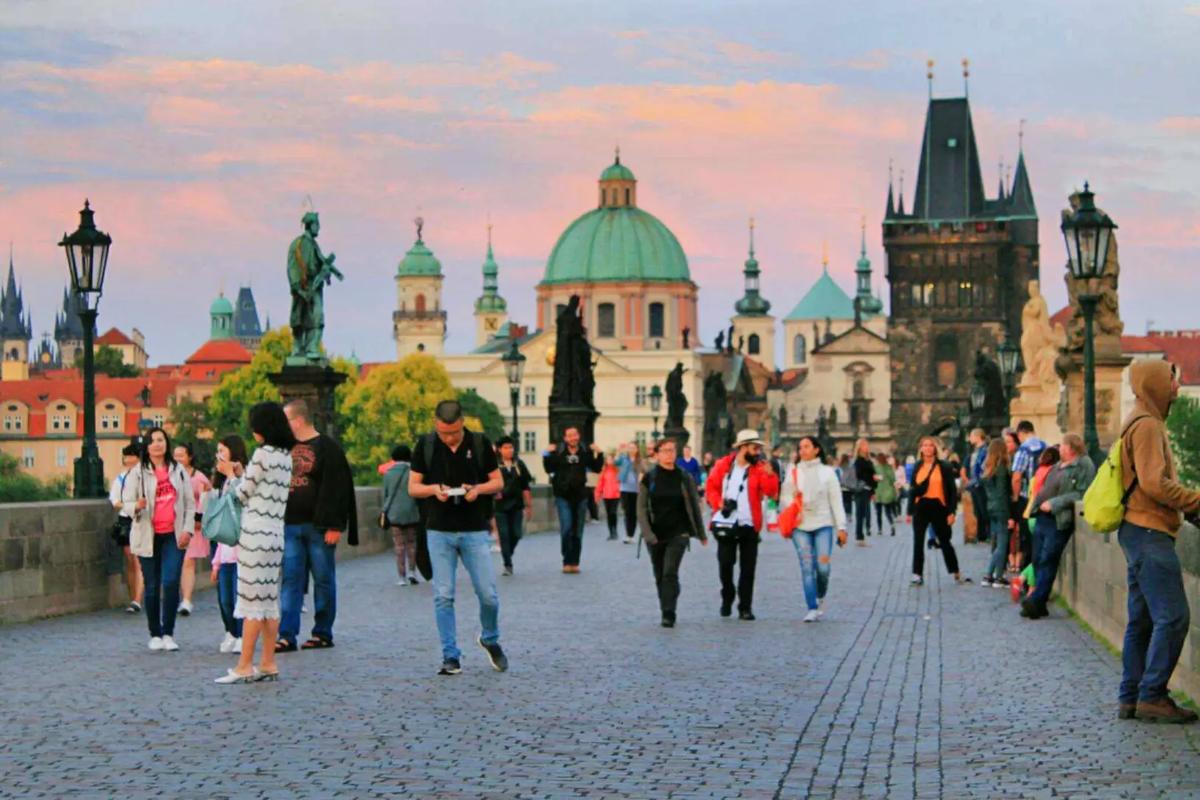 17c吃瓜中心 “微博热搜”等竞品