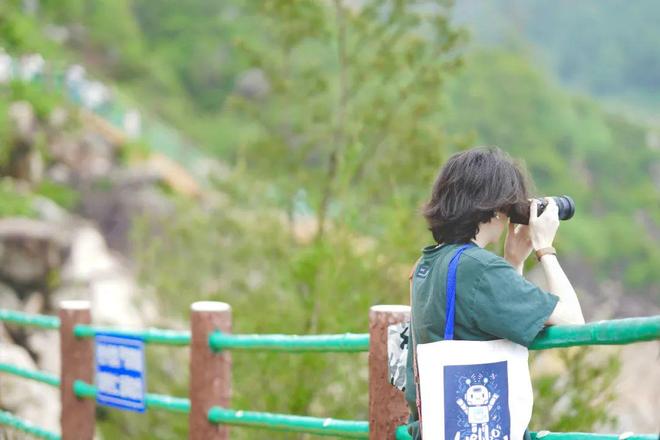 一周一次买下同班同学那件事漫画 设定独特的周次作品