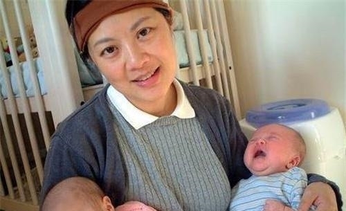 性事故事 性事故事她走到窗边