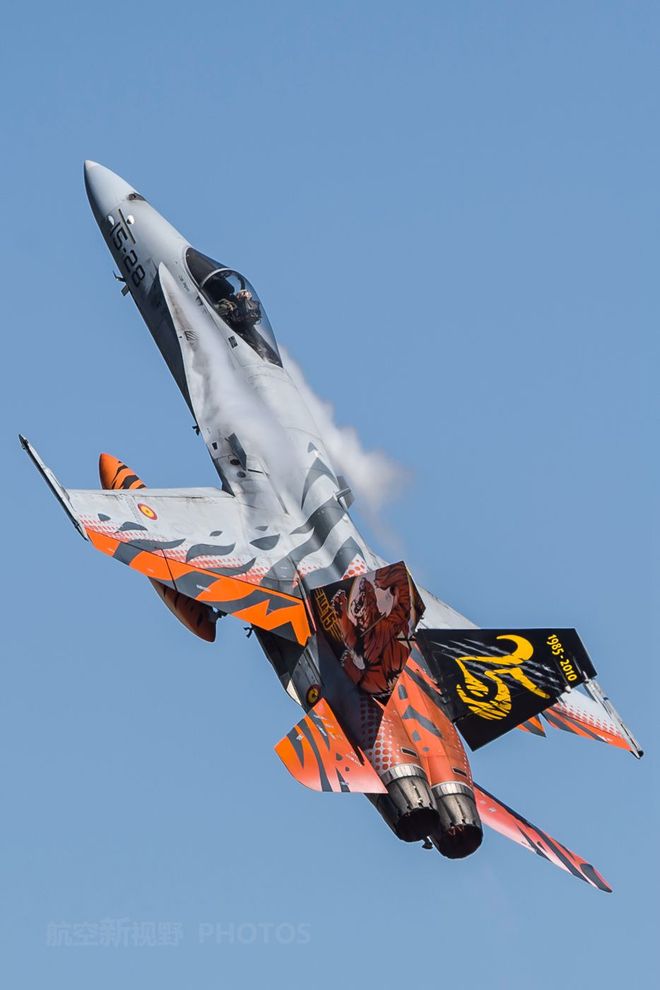 濑亚美莉作品集 它里头包括了上百部影片